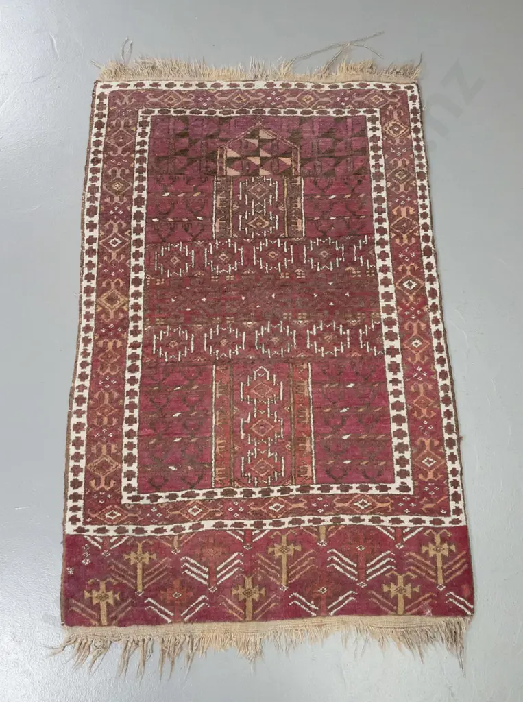 small hand-knotted wool prayer rug - colours faded, wear to fringes L1140 W760 Image 1++