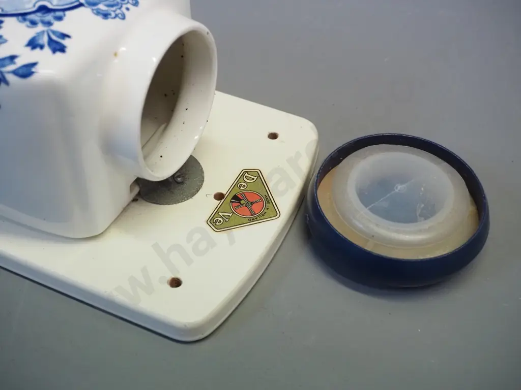De Ve wall-mount blue & white Delft style coffee grinder H-340 W-130 Image 1++