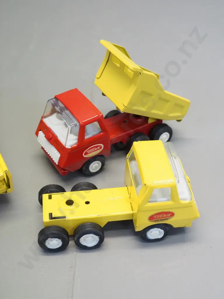 2 retro Tonka toy trucks - 2-piece car carrier (some glue residue on a few wheels) L-250 and dump truck Image 1++