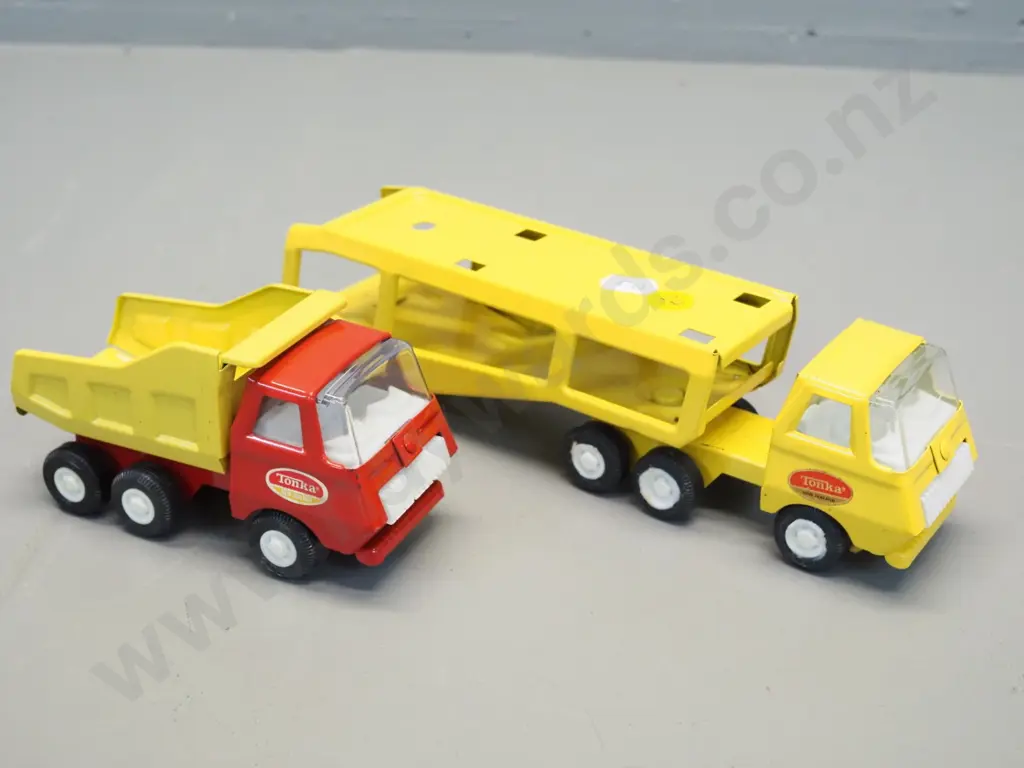 2 retro Tonka toy trucks - 2-piece car carrier (some glue residue on a few wheels) L-250 and dump truck Image 1++
