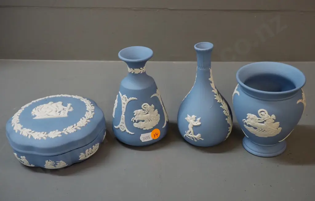 Wedgwood jasperware - blue & white - lidded trinket and 3 vases - tallest is H-140 Image 1++