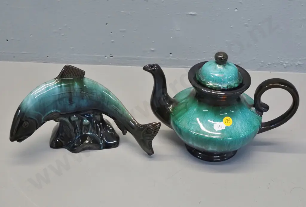 Blue Mountain pottery teapot H-190 and fish figure L-230 Image 1++