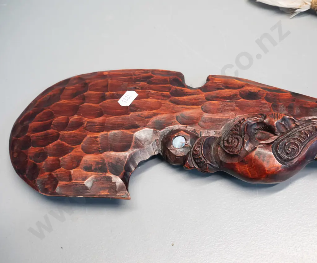 carved wooden souvenir mere with paua inset eyes and twine hanger L-400 Image 1++