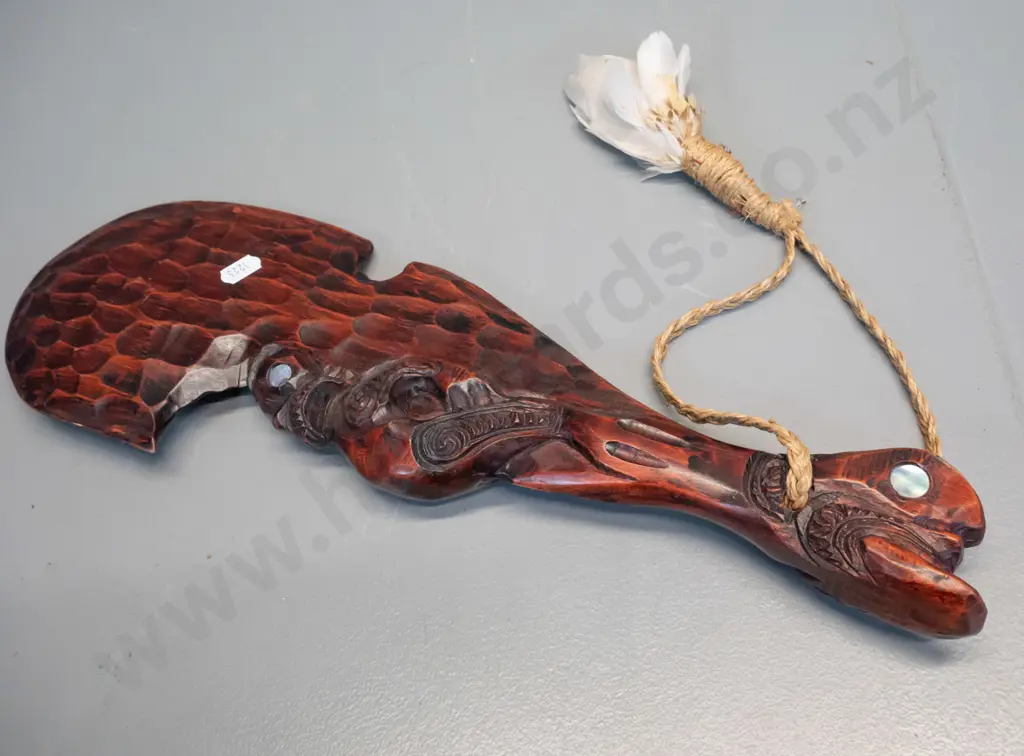 carved wooden souvenir mere with paua inset eyes and twine hanger L-400 Image 1++