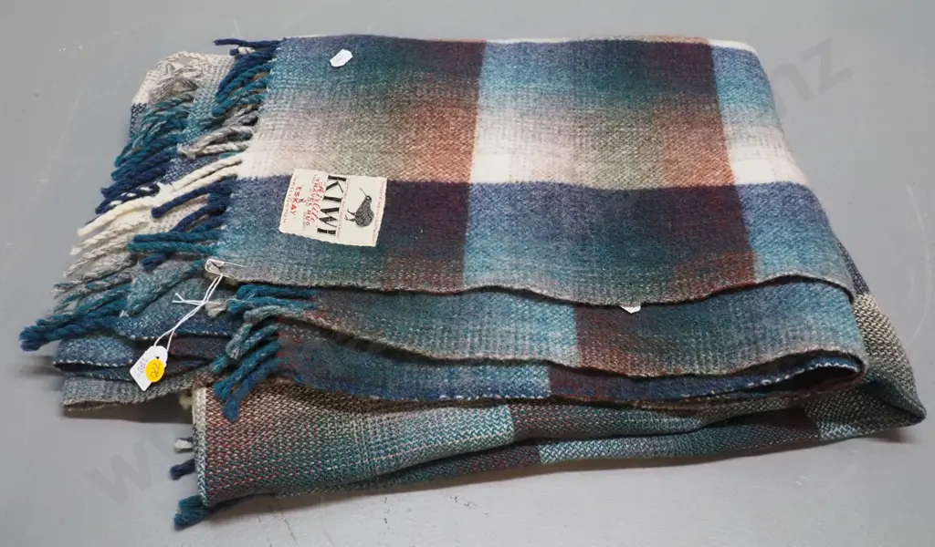 retro checked wool travel rug with Eskay Kiwi label Image 1++