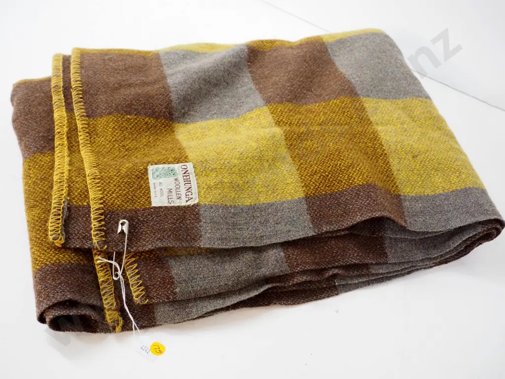 Onehunga New Zealand check woollen blanket - wearing thin in a few small spots Image 1++