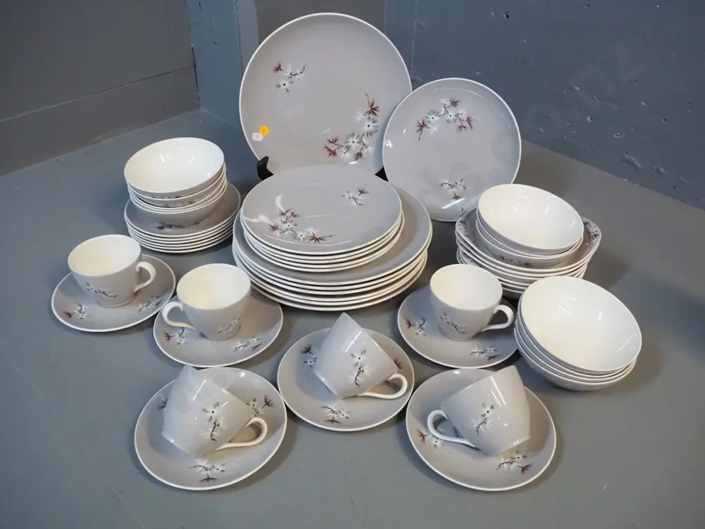 Royal Doulton 'Frost Pine' 6 place dinner set with extra sweet bowls Image 1++