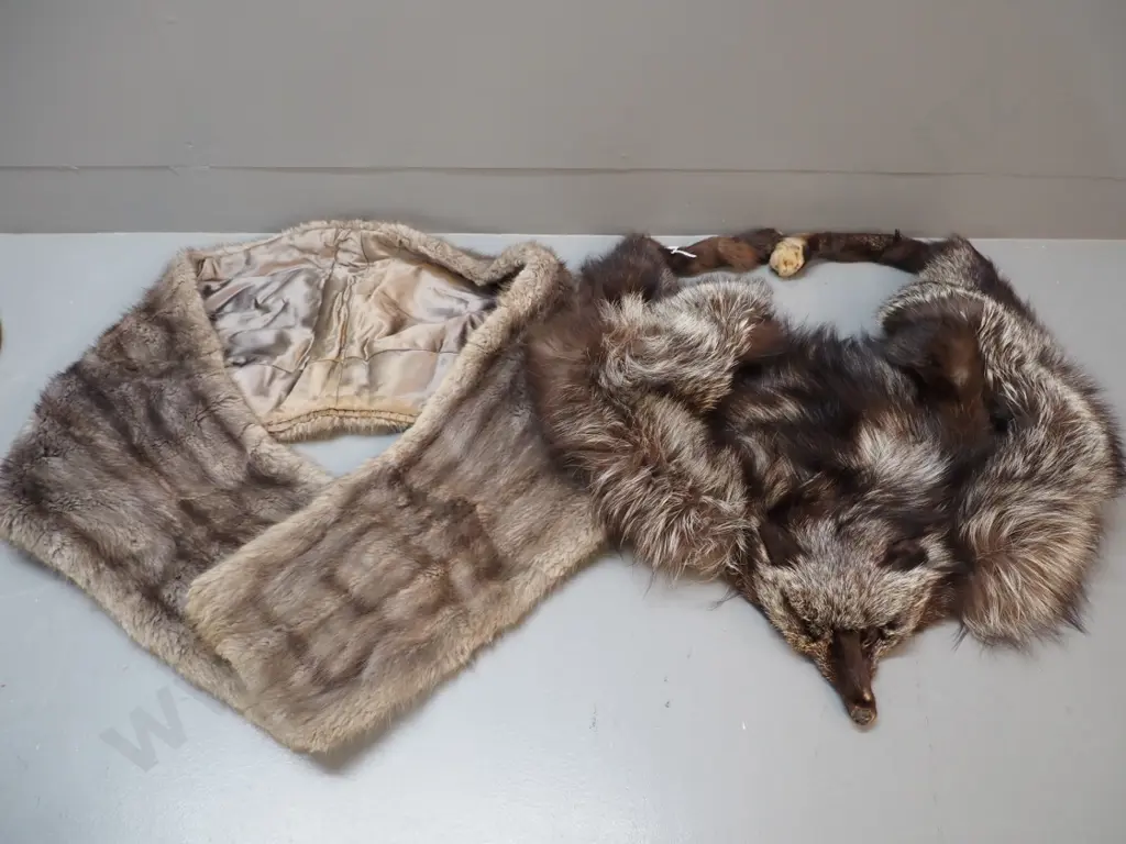 2 fur stoles - full fox and one other L-1480 Image 1++