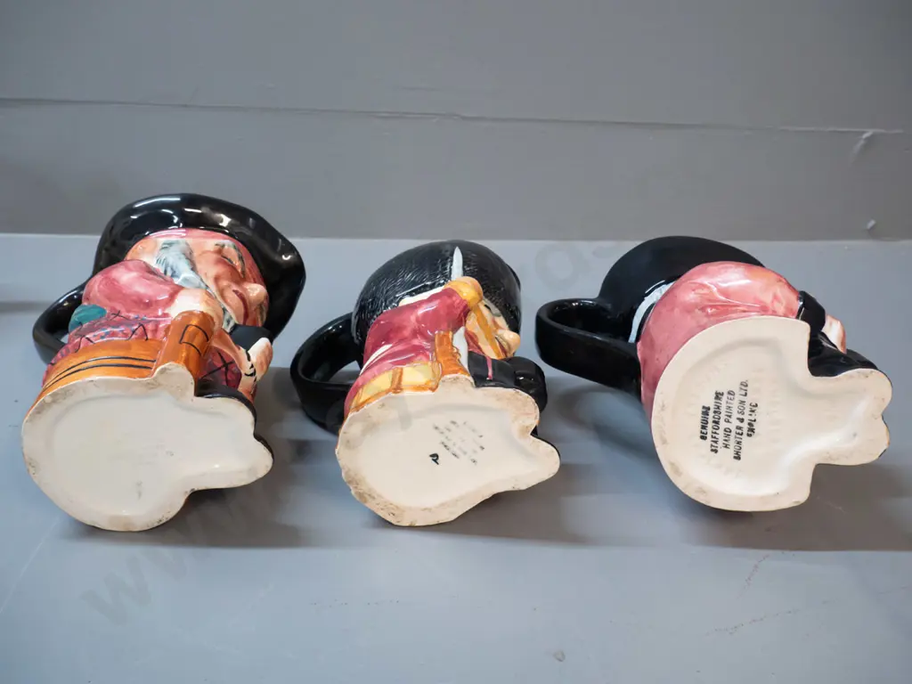 3 Shorter & Sons character jugs - Scotsman, Chelsea Pensioner, beefeater - each approx H-170 Image 1++