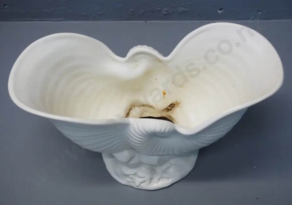 Crown Lynn nautilus vase - crown mark, No. 550 on base, minor staining - H-170 L-280 Image 1++