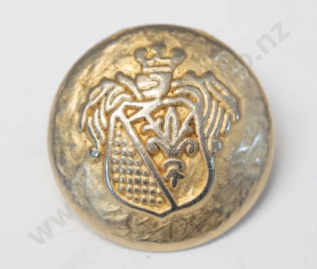 7 large buttons, 6 small buttons & anchor lapel pin Image 1++