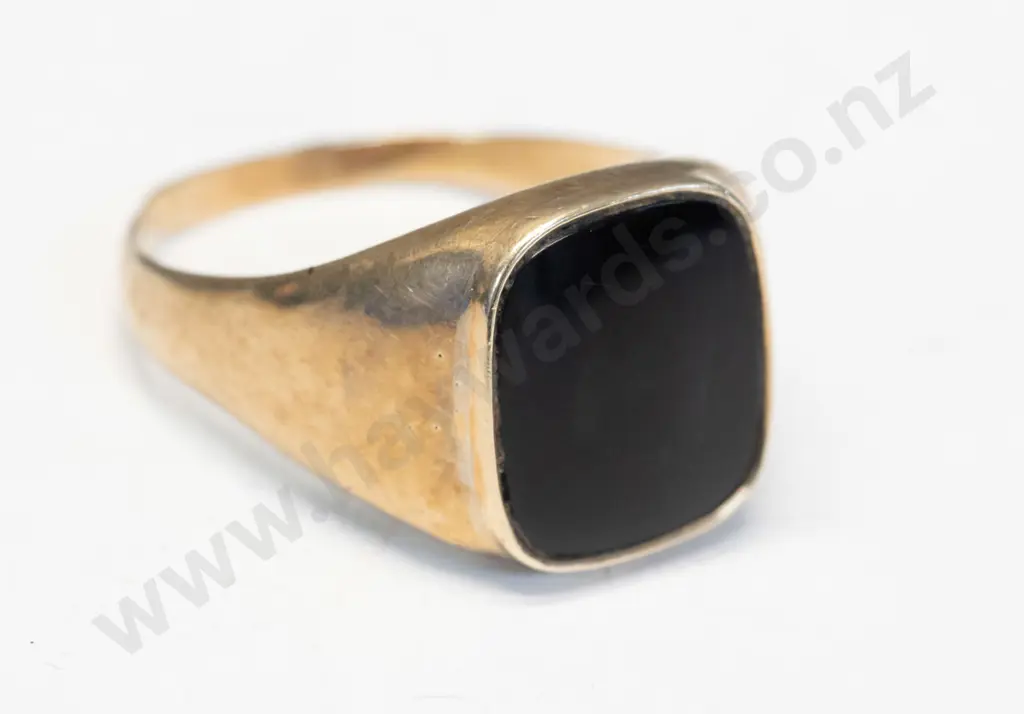 9ct gents black stone ring Image 1++
