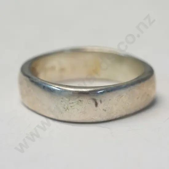 silver ring stamped 925