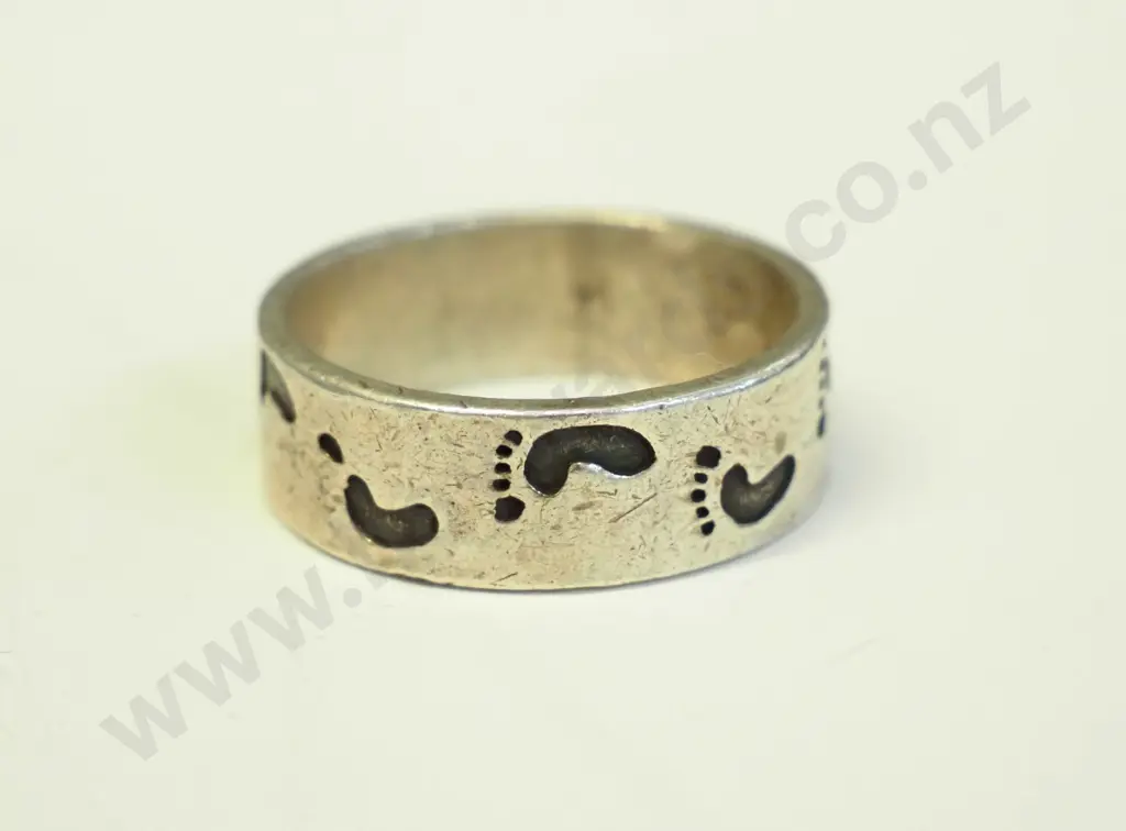 silver ring with paw prints Image 1++