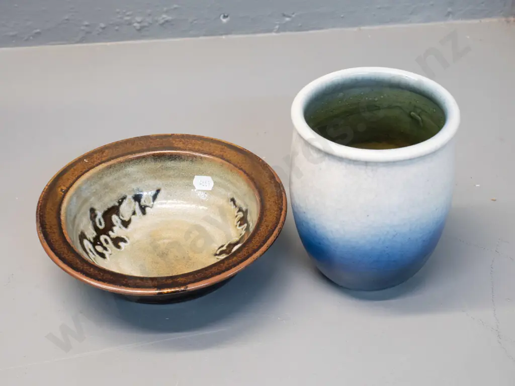 2 pieces New Zealand studio pottery - Danny Moorwood pot / vase H140 and Stephen and Zoe Carter Nelson bowl D-185 Image 1++
