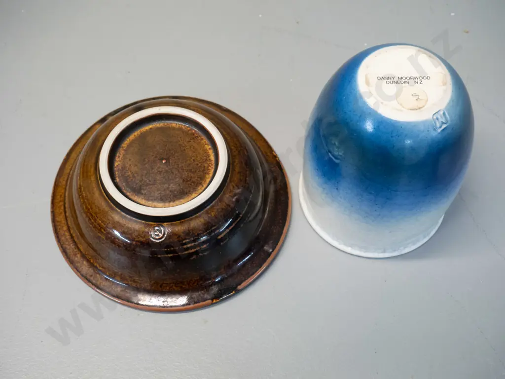 2 pieces New Zealand studio pottery - Danny Moorwood pot / vase H140 and Stephen and Zoe Carter Nelson bowl D-185 Image 1++