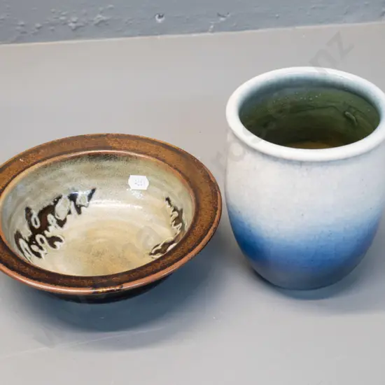 2 pieces New Zealand studio pottery - Danny Moorwood pot / vase H140 and Stephen and Zoe Carter Nelson bowl D-185