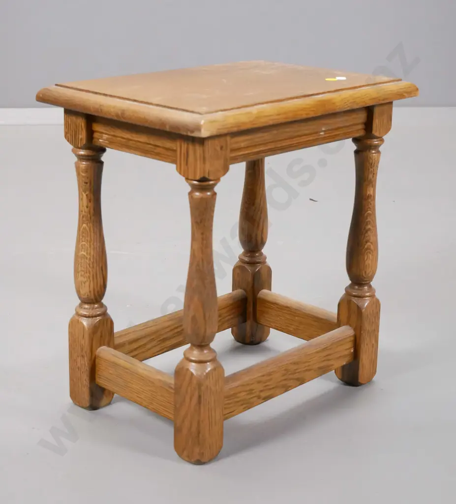 small oak side table H-370 L-350 W-255 Image 1++