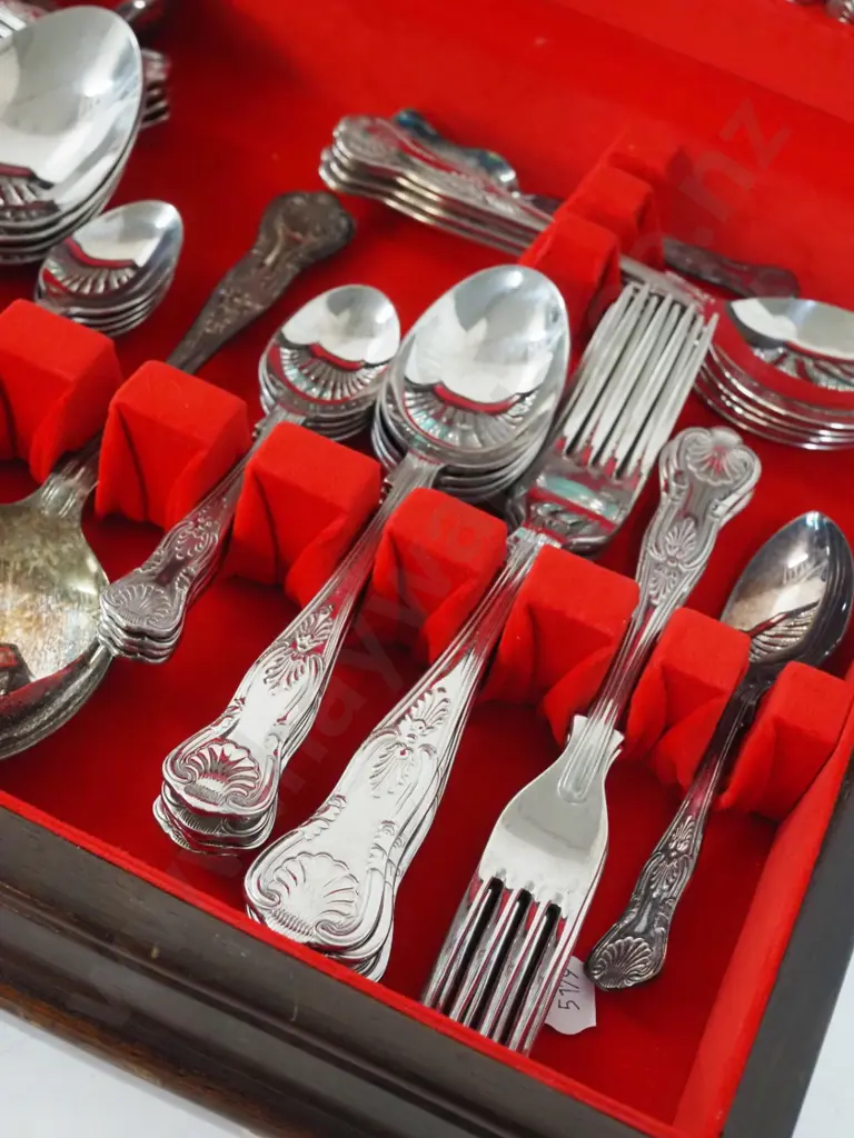 oak-cased 8 place canteen of cutlery - Arthur Price - King's pattern, seems to be missing one item (butter knife?) Image 1++