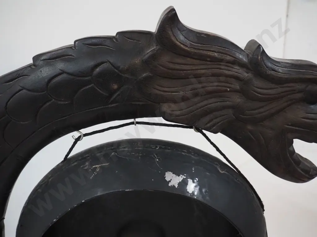metal gong on carved wooden dragon-motif stand, no beater, scratches/paint loss on back of  gong H700 Gong diameter 340 Image 1++