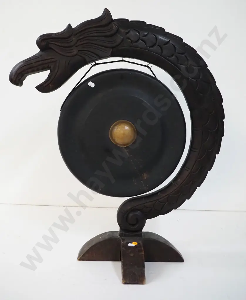 metal gong on carved wooden dragon-motif stand, no beater, scratches/paint loss on back of  gong H700 Gong diameter 340 Image 1++