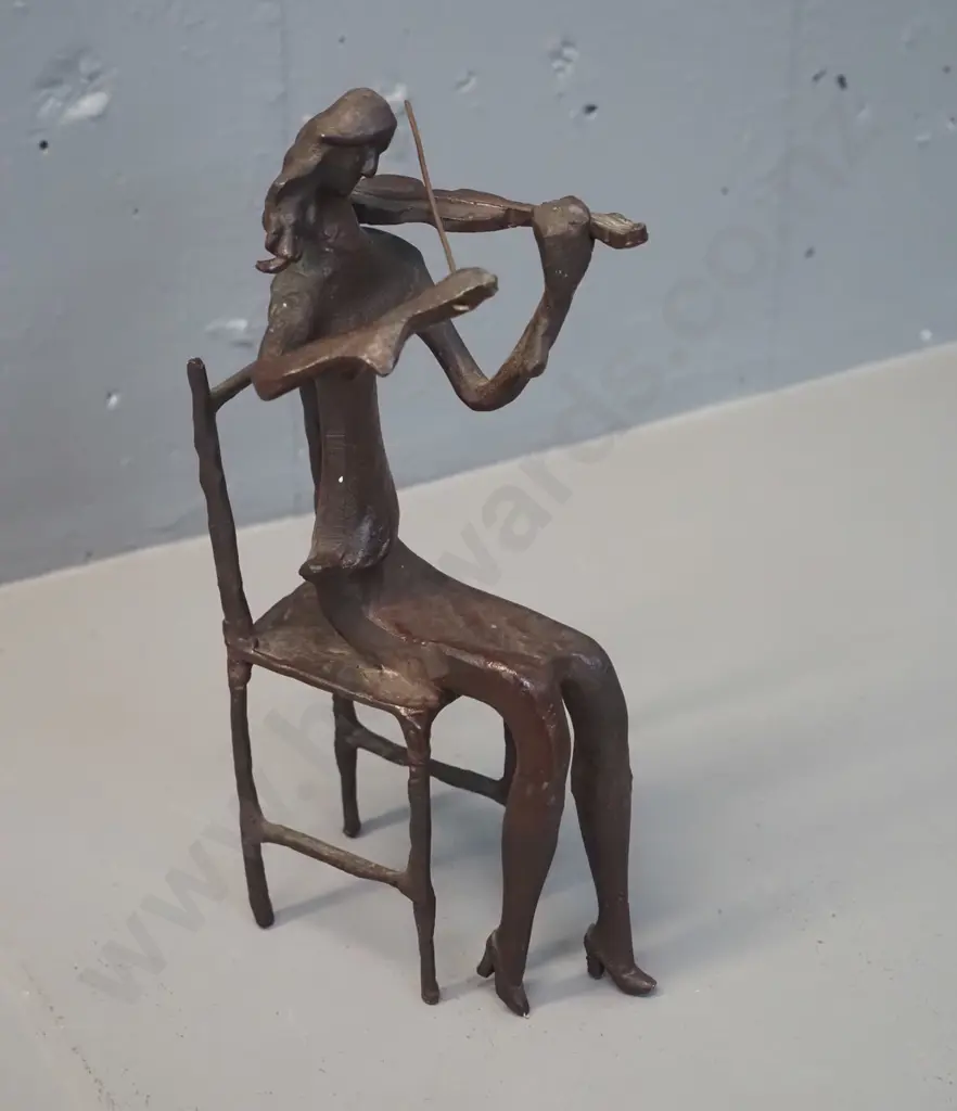 small cast iron seated violinist sculpture H270 Image 1++