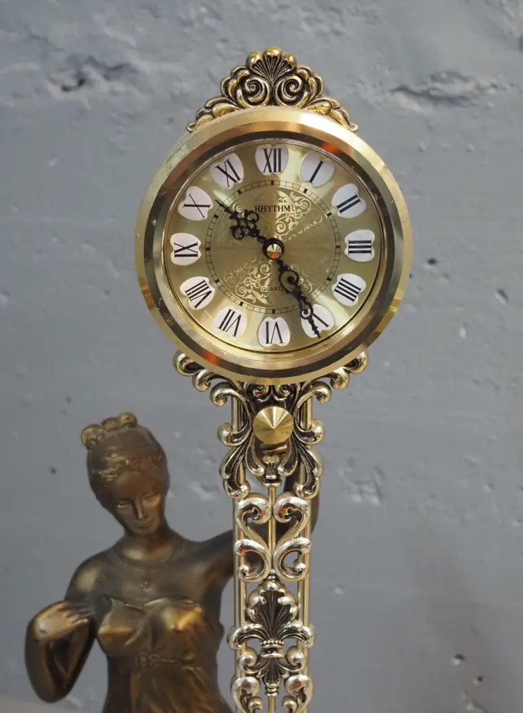 reproduction plastic and composite 'Rhythm' figural mystery clock H-490 Image 1++