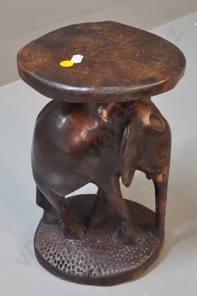 carved wood elephant with small plant stand top - slanted and a bit wobbly H-320 Image 1++