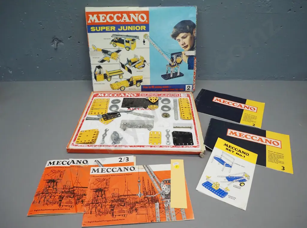 Meccano Super Junior part set, missing pieces, some damage and wear, with assorted booklets Image 1++
