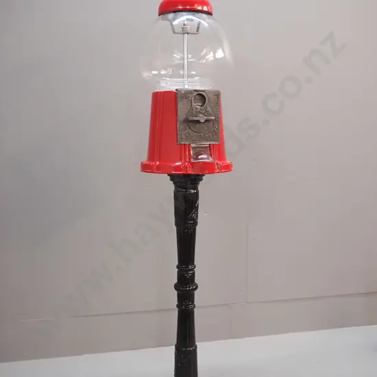 retro style gumball dispenser - metal, glass and plastic, Carousel Illinois brand, made in Taiwan H890