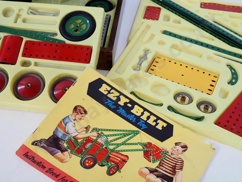 vintage Meccano and Ezy-Bilt construction toys and instruction booklets with non-original wooden case Image 1++