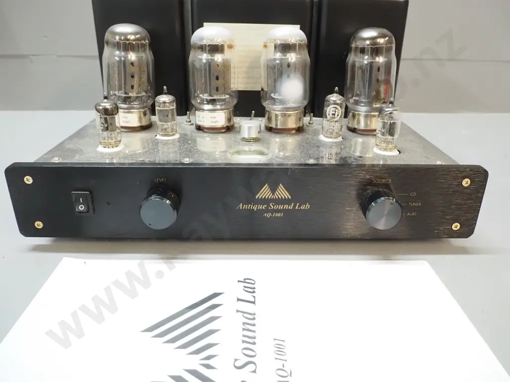 "Antique Soundlab" model AQ-1001 valve hifi amplifier w/manual H210 W390 D300 - no cord, untested Image 1++