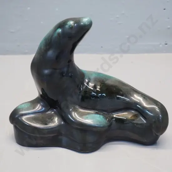 Blue Mountain pottery seal figure H-180 L-220