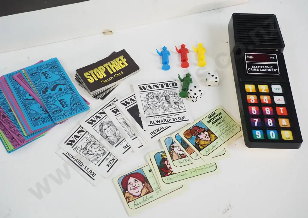 retro Parker Brothers "Stop Thief" cops & robbers  game - requires 9v battery, untested Image 1++
