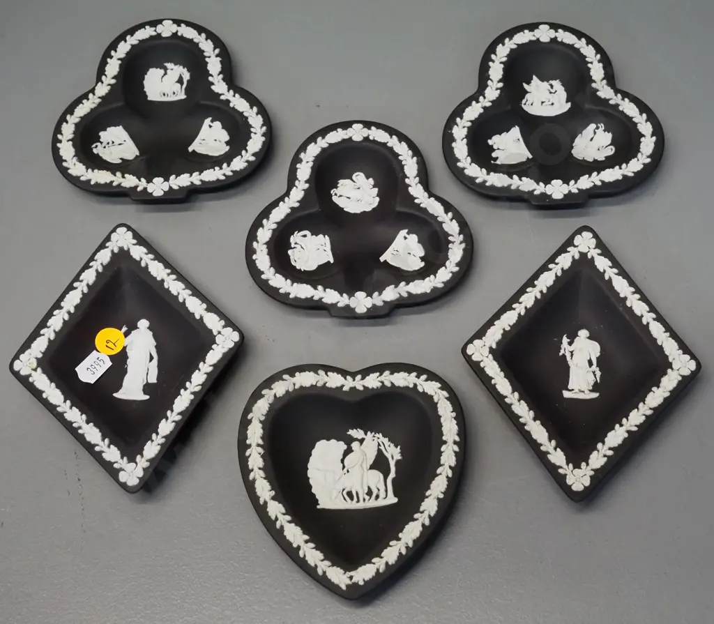 Wedgwood jasperware - 6 black and white card theme pin dishes Image 1++