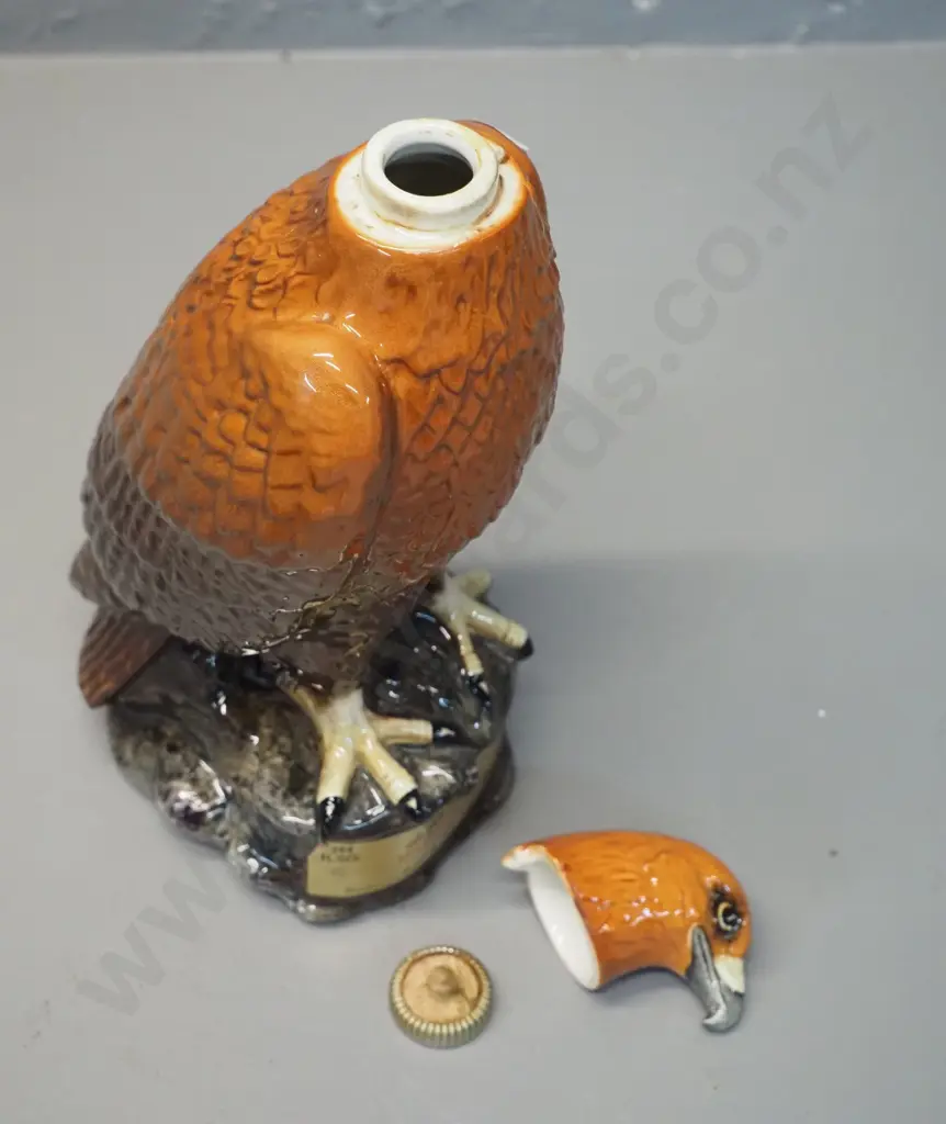 Beneagles golden eagle ceramic whisky decanter, no contents H-270 Image 1++