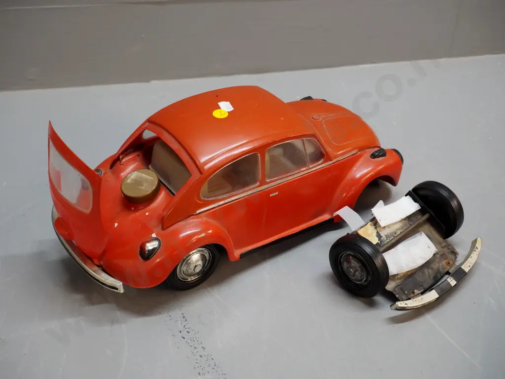 Jim Beam Volkswagen decanter - wear to chrome finish, front wheels need attaching Image 1++