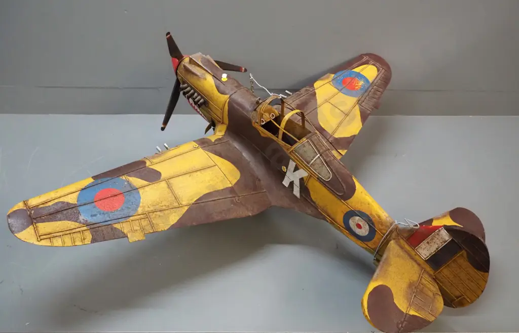 large painted tin model Spitfire fighter pitting / surface corrosion H-420 L-990 W-1180 Image 1++
