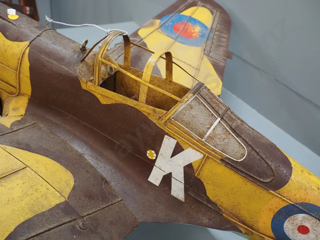 large painted tin model Spitfire fighter pitting / surface corrosion H-420 L-990 W-1180 Image 1++