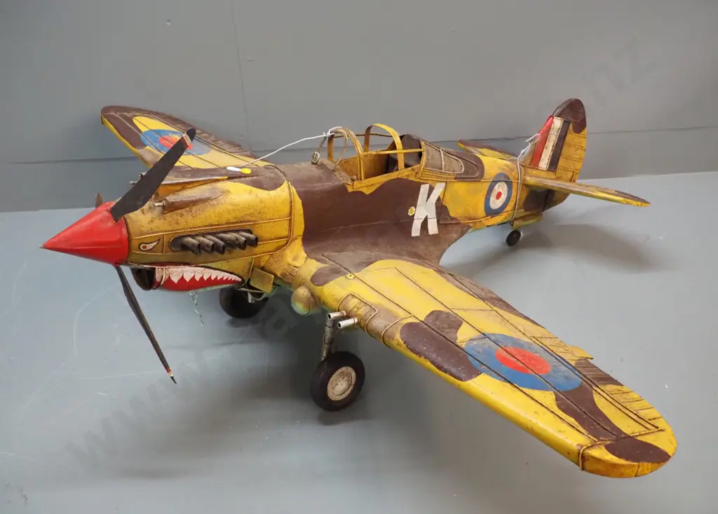 large painted tin model Spitfire fighter pitting / surface corrosion H-420 L-990 W-1180 Image 1++