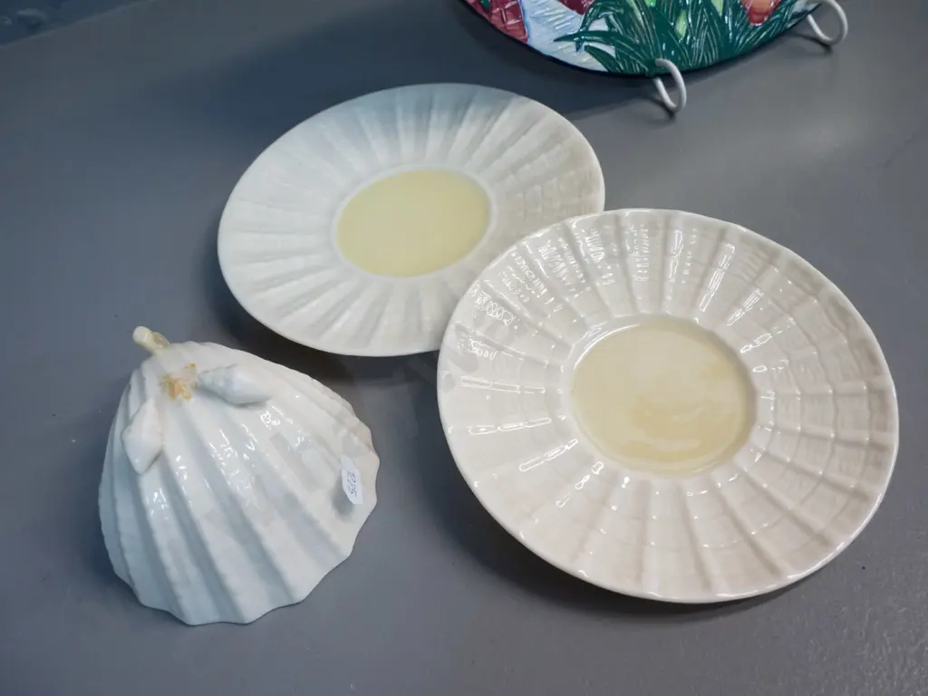 Maling display plate D280 and a Belleek brown mark trio Image 1++