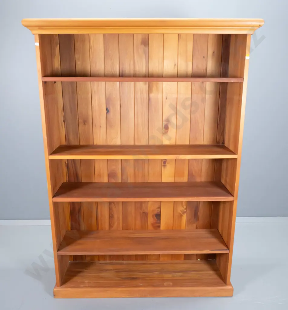 rimu bookcase with 1 fixed and 3 adjustable shelves H-1530 W-1130 D-340 Image 1++