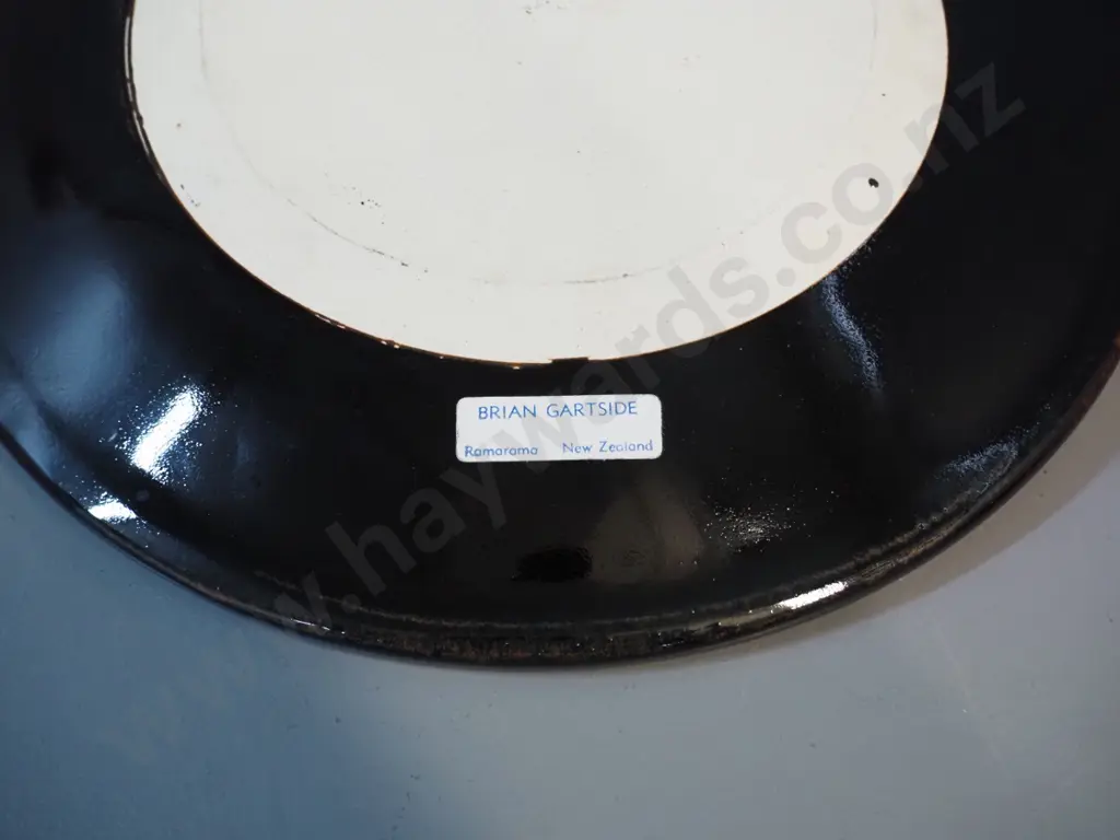 4 New Zealand pottery plates - Brian Gartside D-300 and 3 Barrie Doyle with some surface wear and or scratches Image 1++