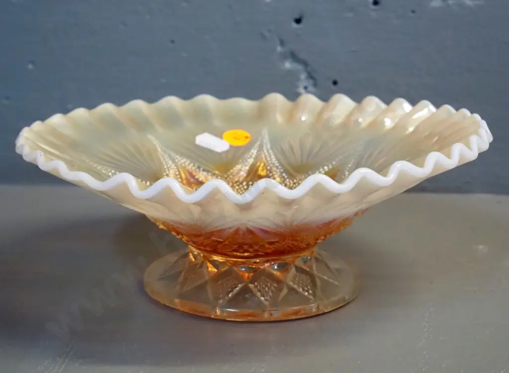 marigold and milk glass carnival glass comport Diameter 210 Image 1++