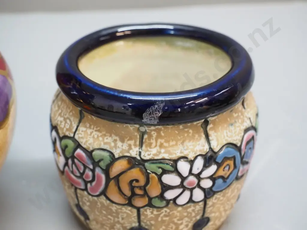 small Amphora pot and a Regal Ware poppy lustre jug H-120 W-200 Image 1++