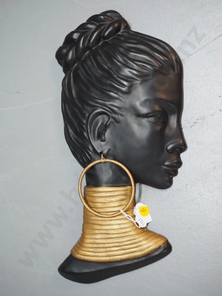 plaster wall hanging head profile with metal earring H-360 Image 1++